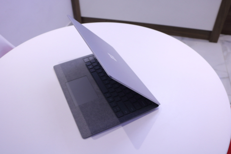 Surface Laptop 2 ( i5/8GB/128GB ) 3